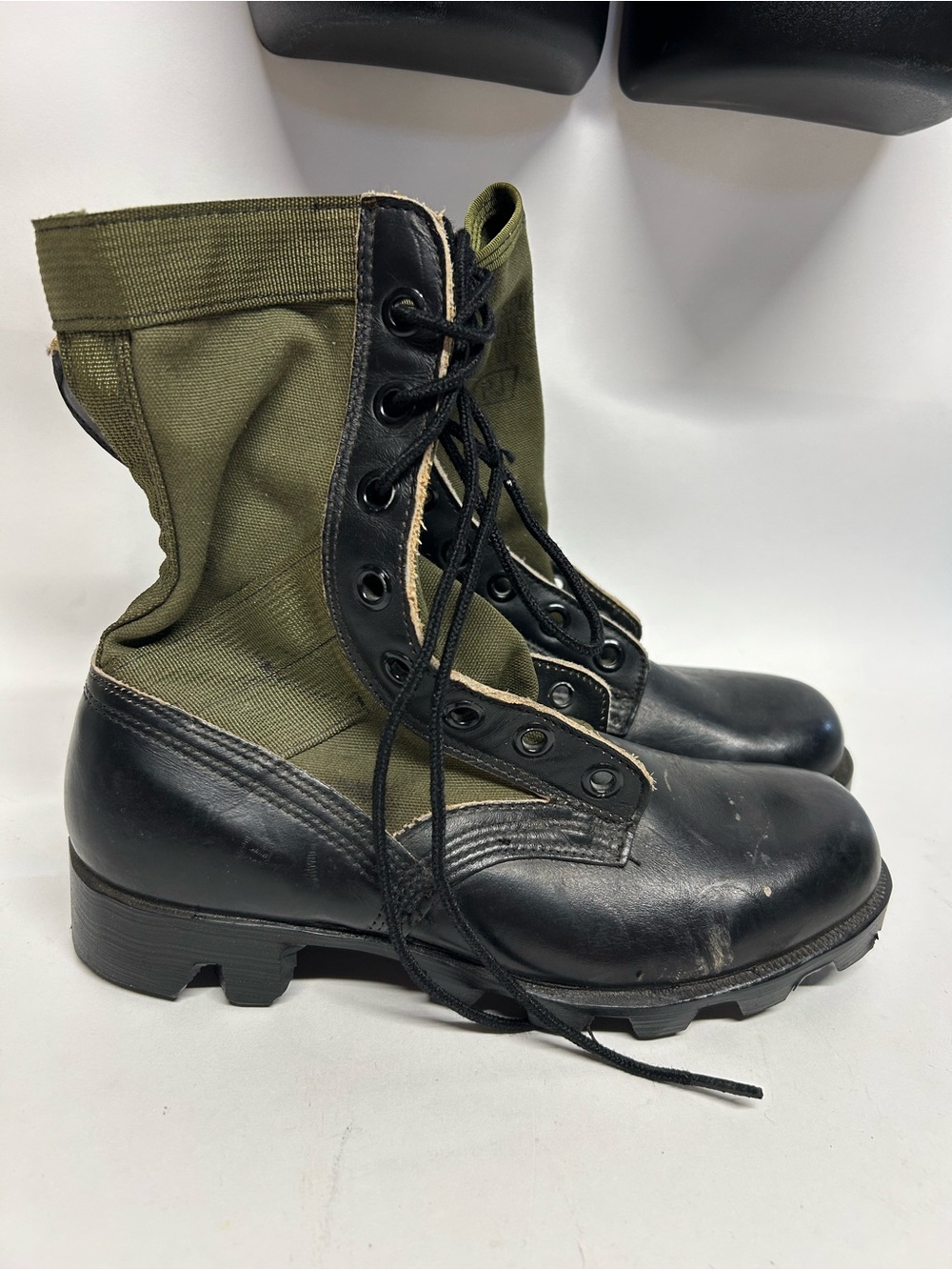 US Army 1965 NOS Vietnam Era Combat Jungle Boots Tropical Pattern C.I.C. 4 1/2